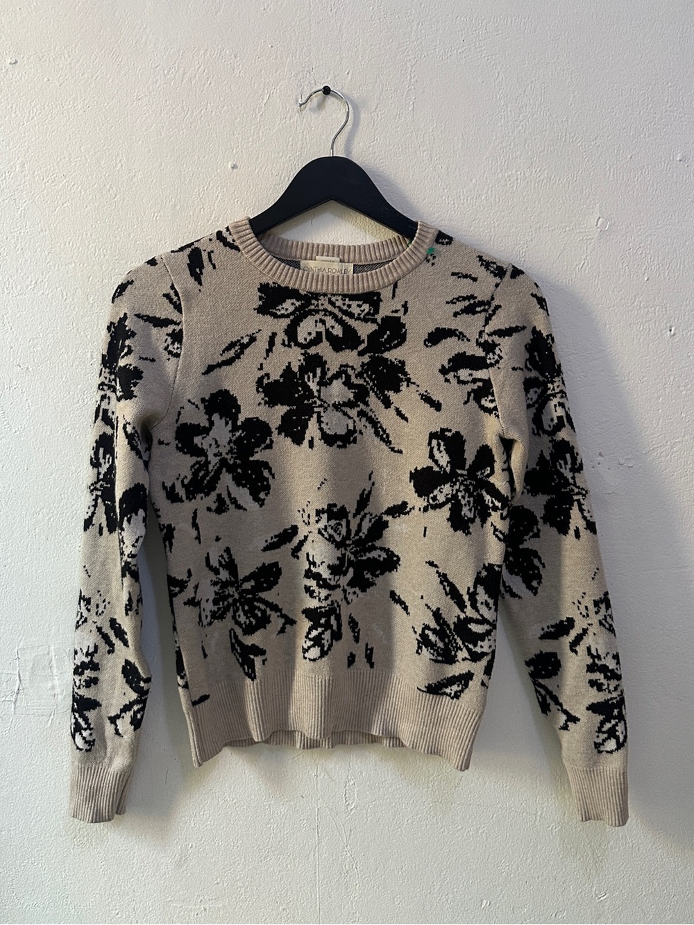 Cynthia Rowley Women’s XS Floral Sweater Beige Black Crewneck Knit